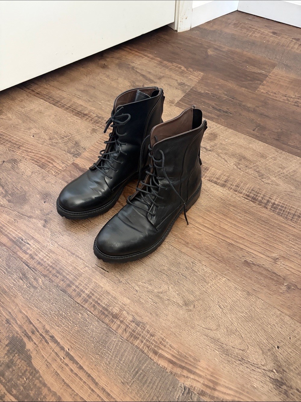 Vero Cuoio Black Leather Lace-Up Ankle Boots